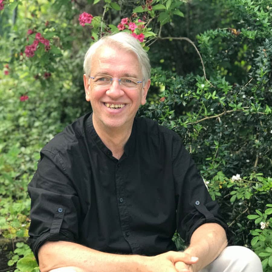 bruno lallement dans un jardin